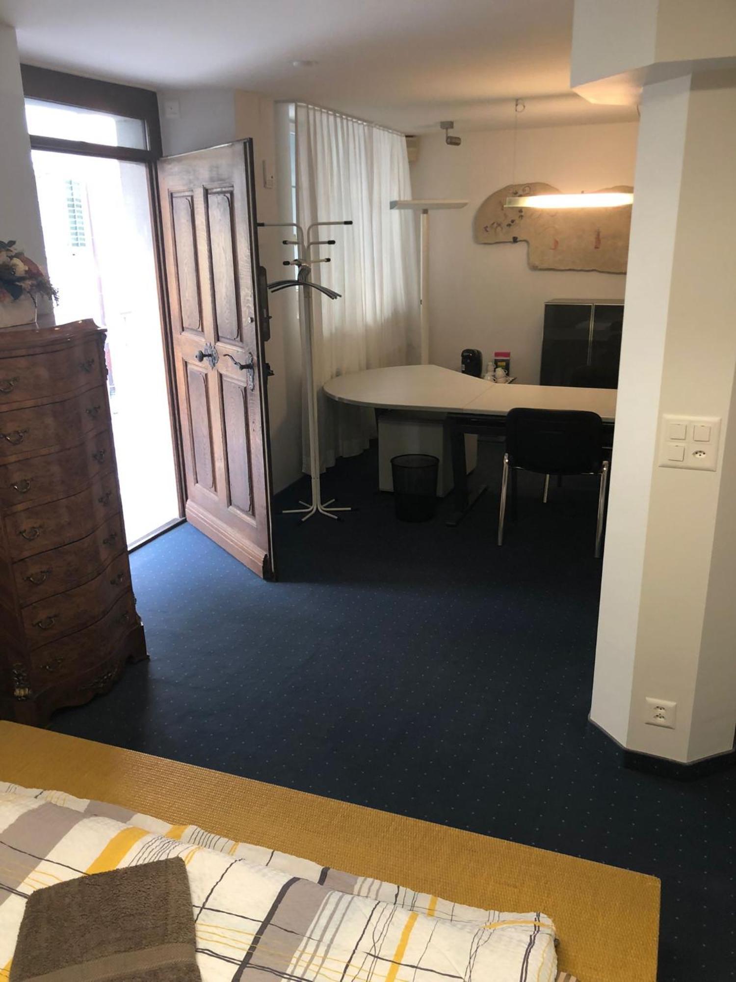 Bedroom Cum Office With Shared Shower In Zug'S Old Town Buitenkant foto